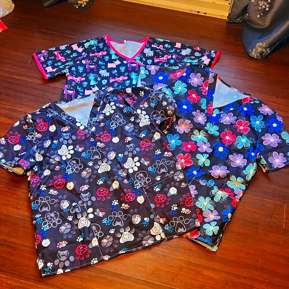 Scrub tops 3 pack and 1 pair black & 1 pair pink scrub pants gently loved - Picture 1 of 6